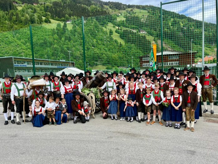 b7034691-73a8-45c6-96b2-aea766af4e8b