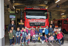 Die Feuerwehr Schwendt bekommt Besuch vom Kindergarten