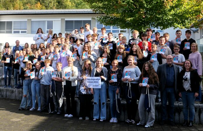 2024-09 Lehrlingsrallye Kössen 02 - Gruppenbild by Ortsmarketing Kössen