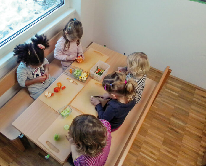 Gm Kössen Kinderkrippe Jause zubereiten