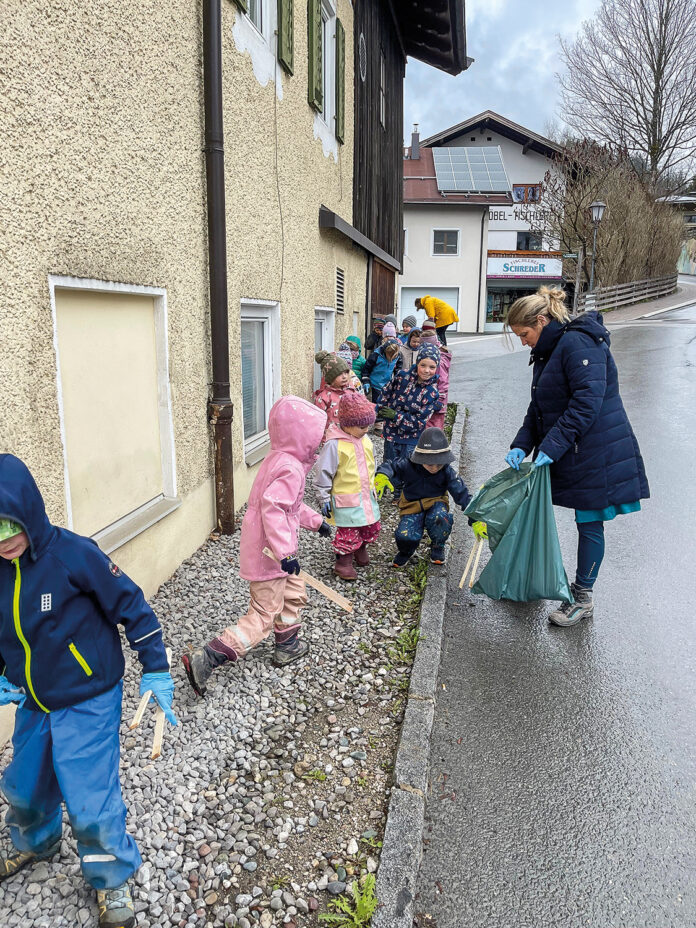 Kindergarten Müll sammeln