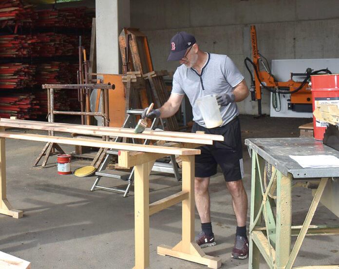 Gm Kössen informiert Bürgermeister bei der Arbeit