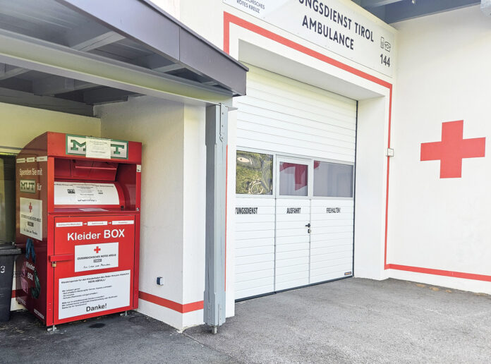 Rotes Kreuz Kleidercontainer
