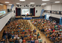 Begeistertes Schulkonzert mit Bluatschink im VZK Kössen
