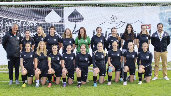 FC Koessen Damenmannschaft komplett