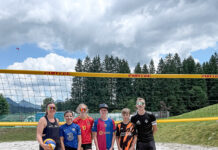 Beachvolleyballturnier der Mittelschule Kössen begeistert 70 Schülerinnen und Schüler